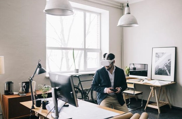 Unapređena saradnja putem oblakom povezane virtuelne, povećane i pomešane stvarnosti, znana kao proširena stvarnost, povećava kreativnost i efikasnost proizvodnog dizajna, arhitekture, izgradnje itd.