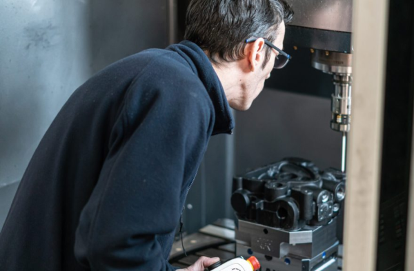 Ljubaznošću Brown & Holmes (Tamworth) Ltd